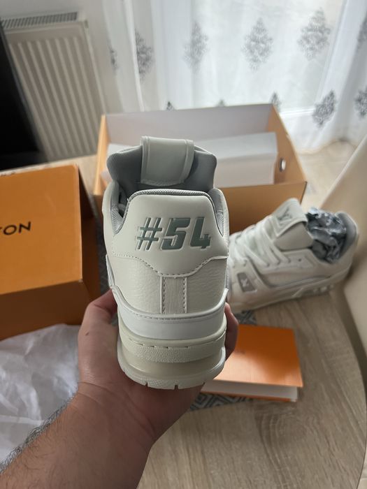 Adidasi Louis Vuitton