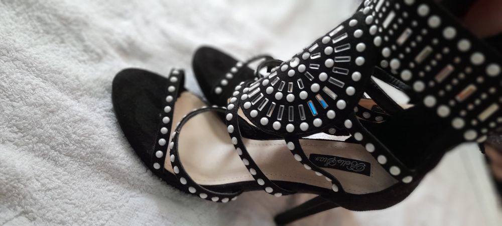 Sandale foarte elegante