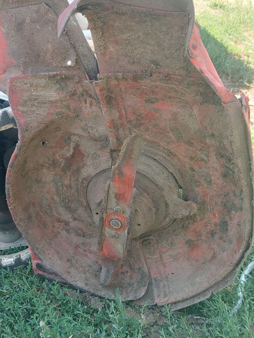 Самоходна бензинова косачка Honda UM 536 EBE