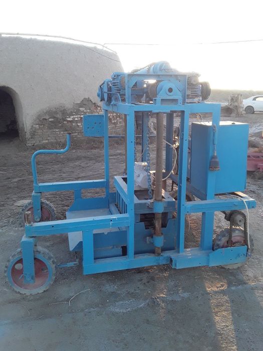 Meshalka va shlakablok chiqaruvchi aparat sotiladi