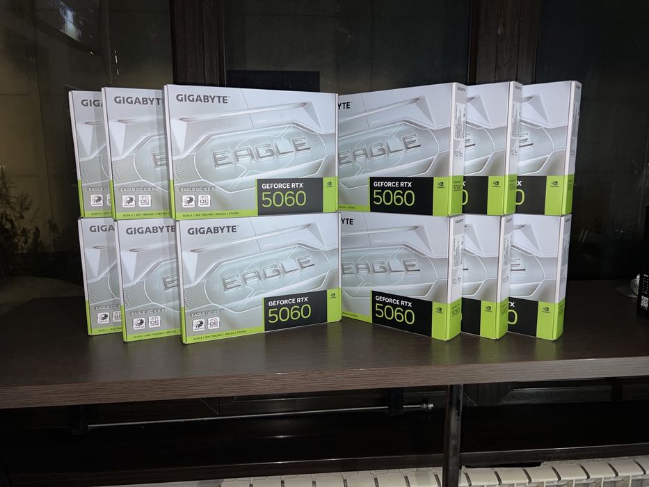 Видеокарта Gigabyte Geforce RTX 5060 Eagle OC ICE 128bit/Pcie 5.0