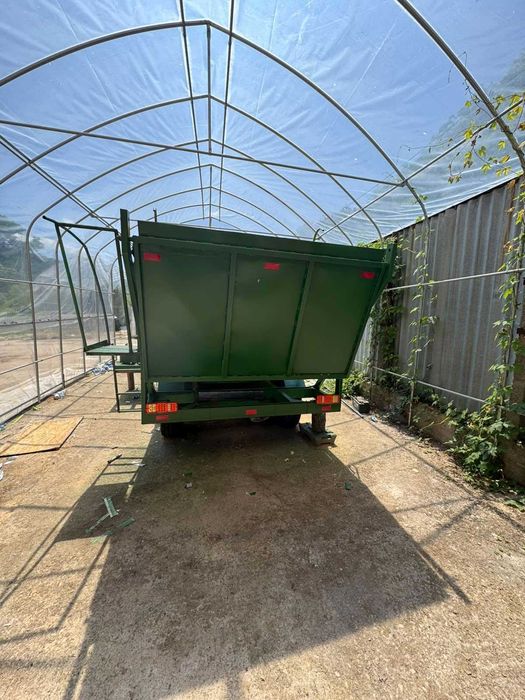 Комбайн за етерично-маслени култури.