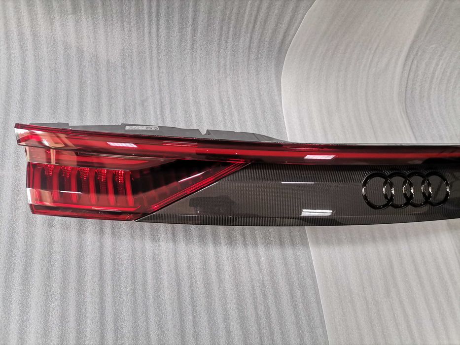 4M8945095AB Нов Carbon Централен Стоп Audi Q8 SQ8 RSQ8