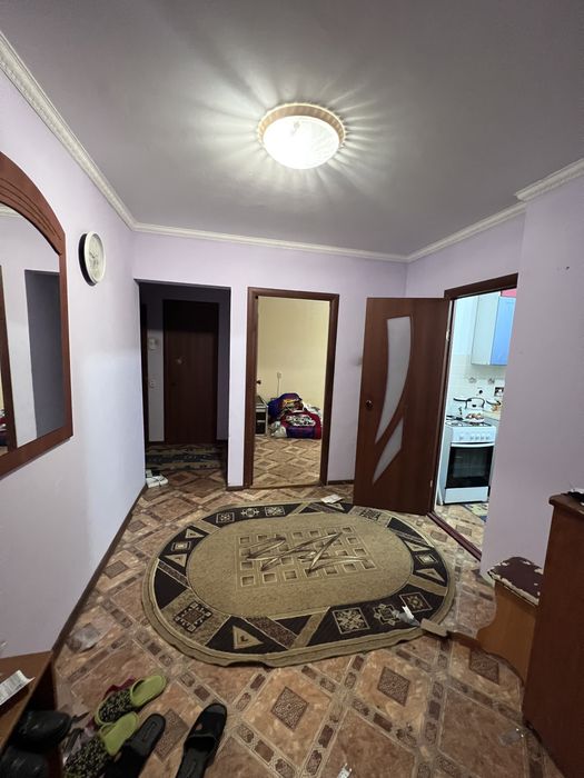 продается 2 комнатная квартира на 2 этаже в микр молодежный дом 49А