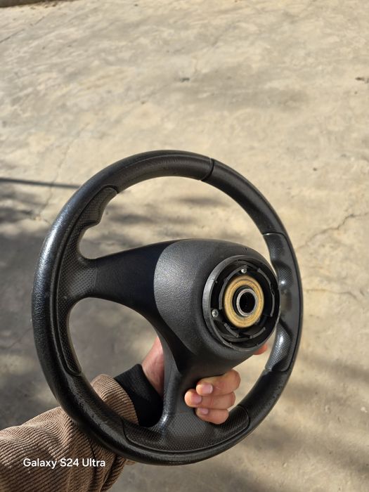 Rul faqat juguliga turi keladi