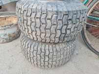 Roti spate tractoras gazon 
Dimensiune 20.00 x 8 x 8
Se potrivește pe