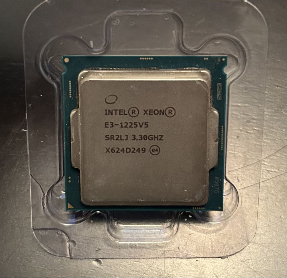 Intel Xeon E3-1225v5 (3.30Ghz/4-Cores/8MB/VGA/80W) Processor SR2LJ
