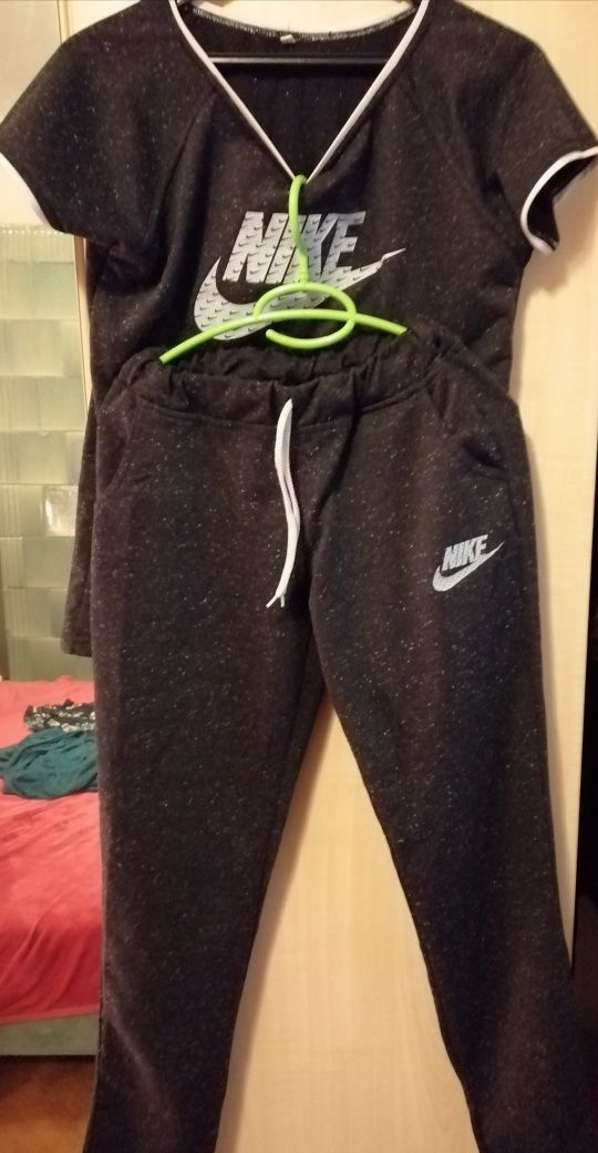 Set sport Nike dama,tricou și pantalon, bumbac cu elastan,marime L,Nou