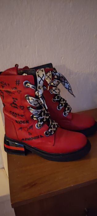 Продаю женские кожаные ботинки