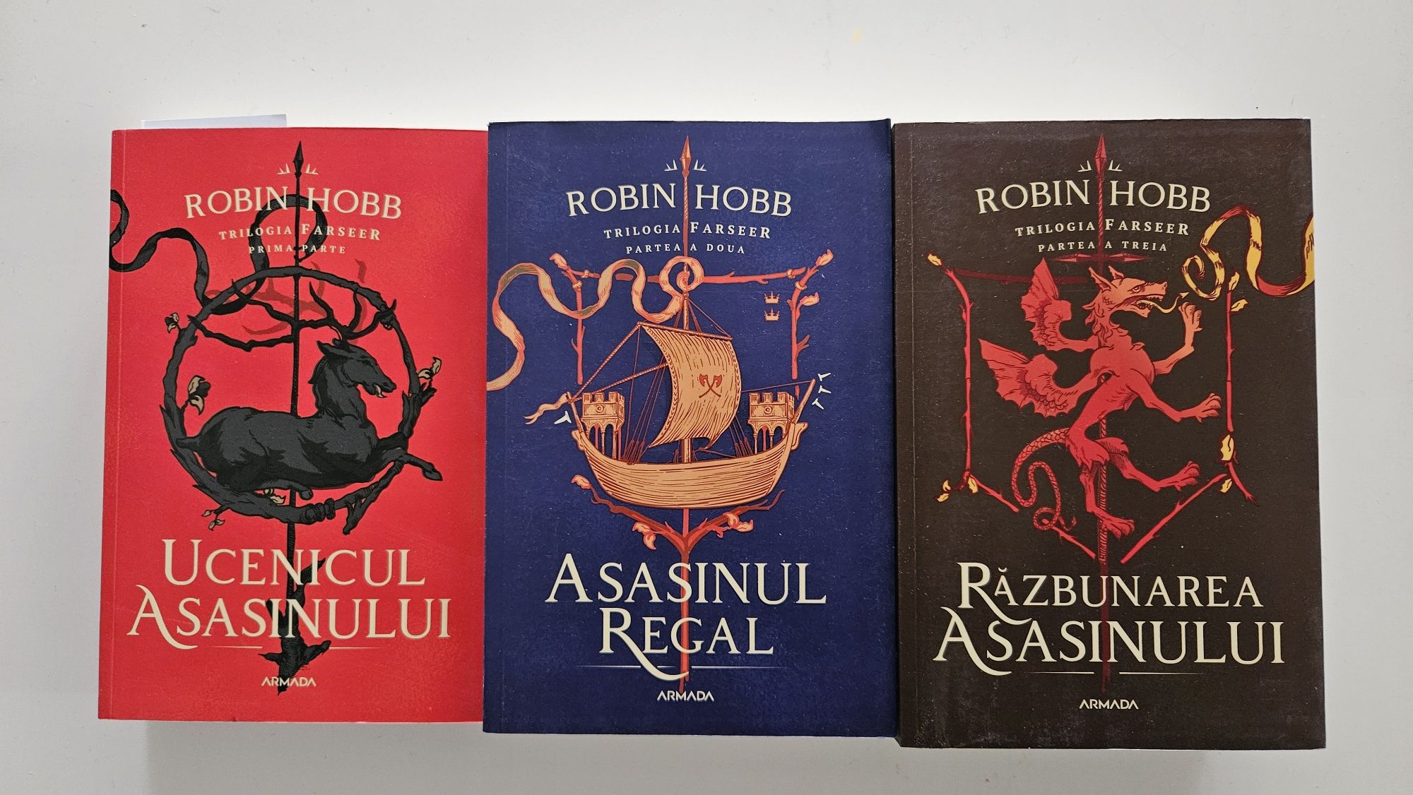 Vand Trilogia farseer de Robin hobb