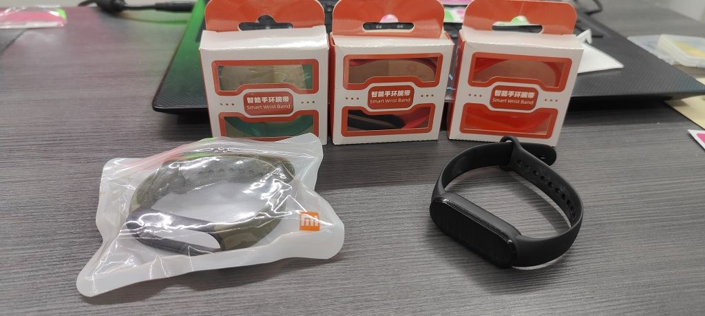 Продавам смарт гривна Xiaomi MI Band 6