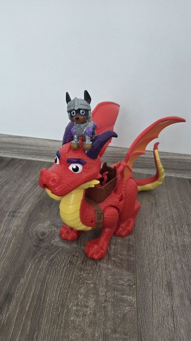 Sparks dragon paw patrol si cățelușul Gheară