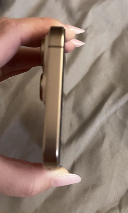 Iphone 16 pro max gold