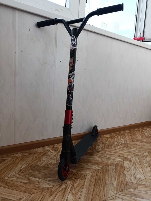 Продам трюковой самокат срочно !!