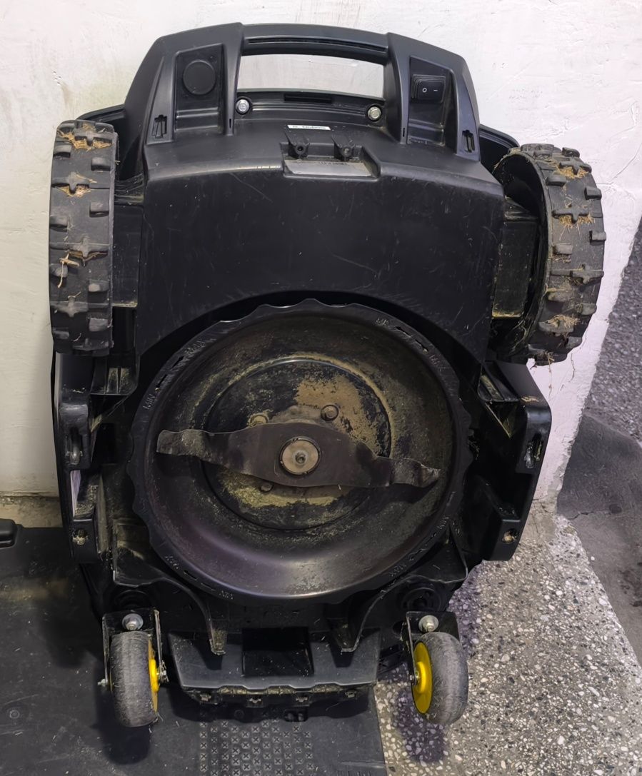 John Deere Tango E5 Series II ,косачка робот със забележки