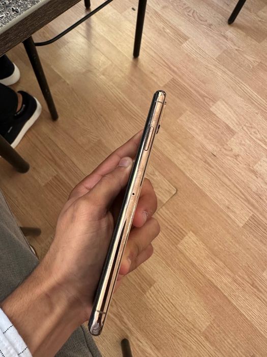 iPhone Xs Max…..