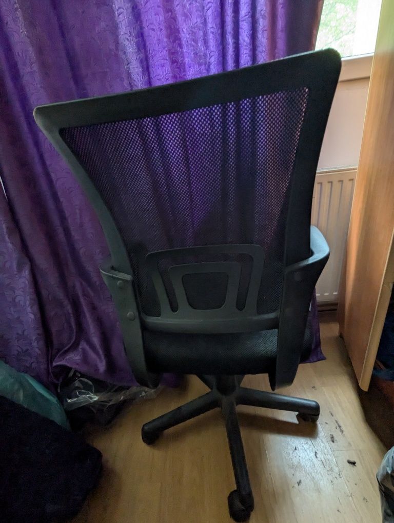 Scaun birou aproape nou foarte puțin folosit