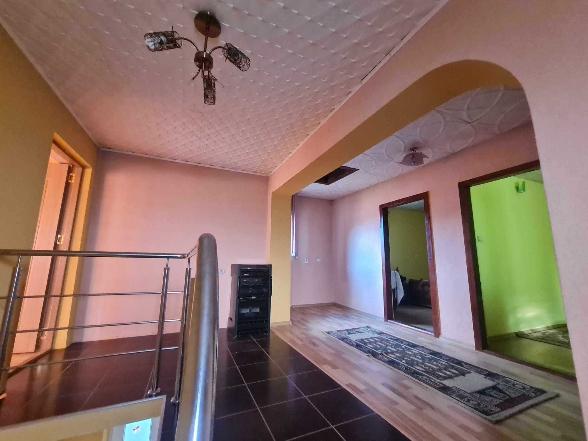 Casa Govora Sat - Gurisoara , 2 case in   aceeasi curte