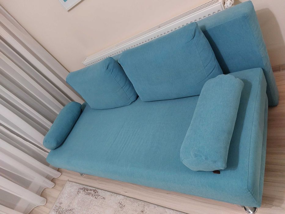 Cand canapea extensibila albastru deschis