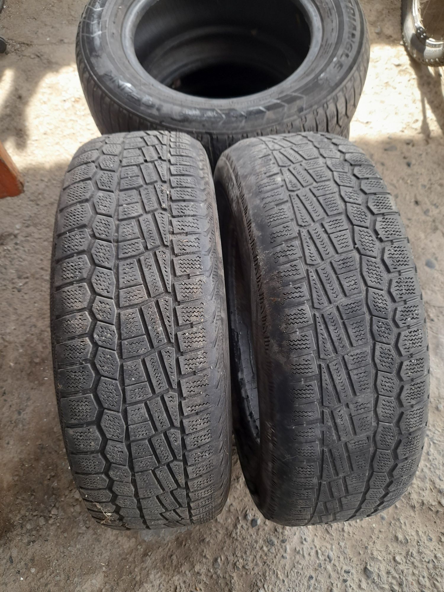 Продам зимние шины.2штук
