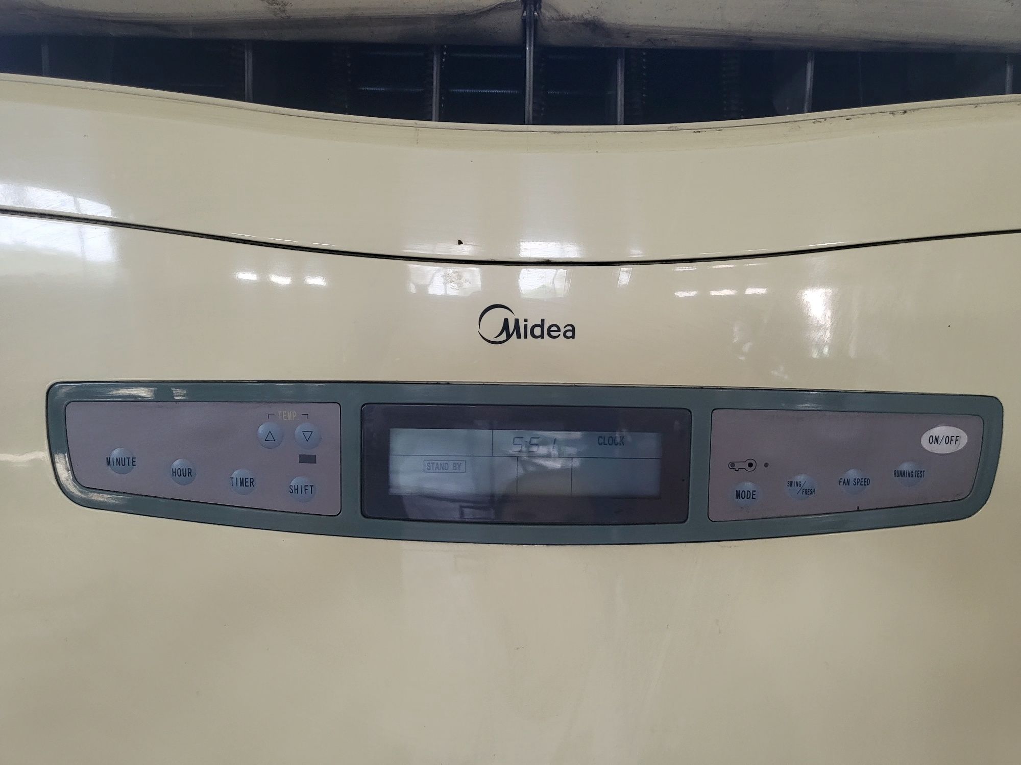Климатик- колона-Midea