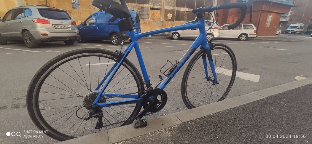 Vând cursiera GIANT Contend 1 și bicicleta copii