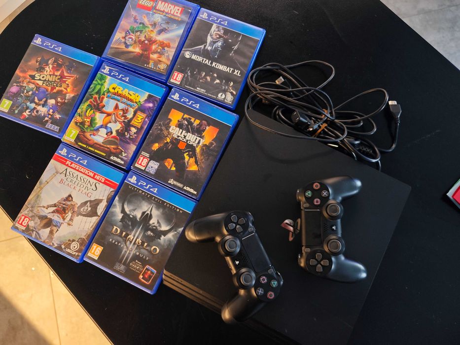 Продавам PS4 pro 1TB