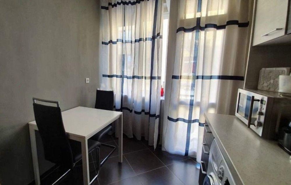 Тристаен апартамент под наем в центъра на София, 2213259