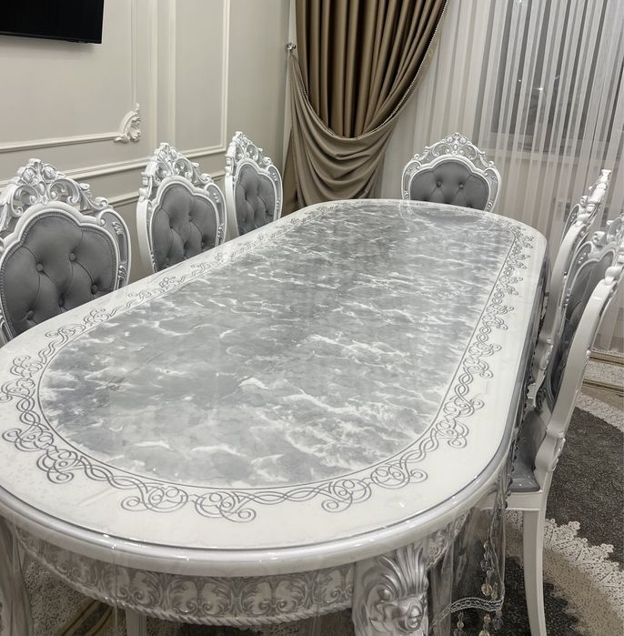 Стол со стульями