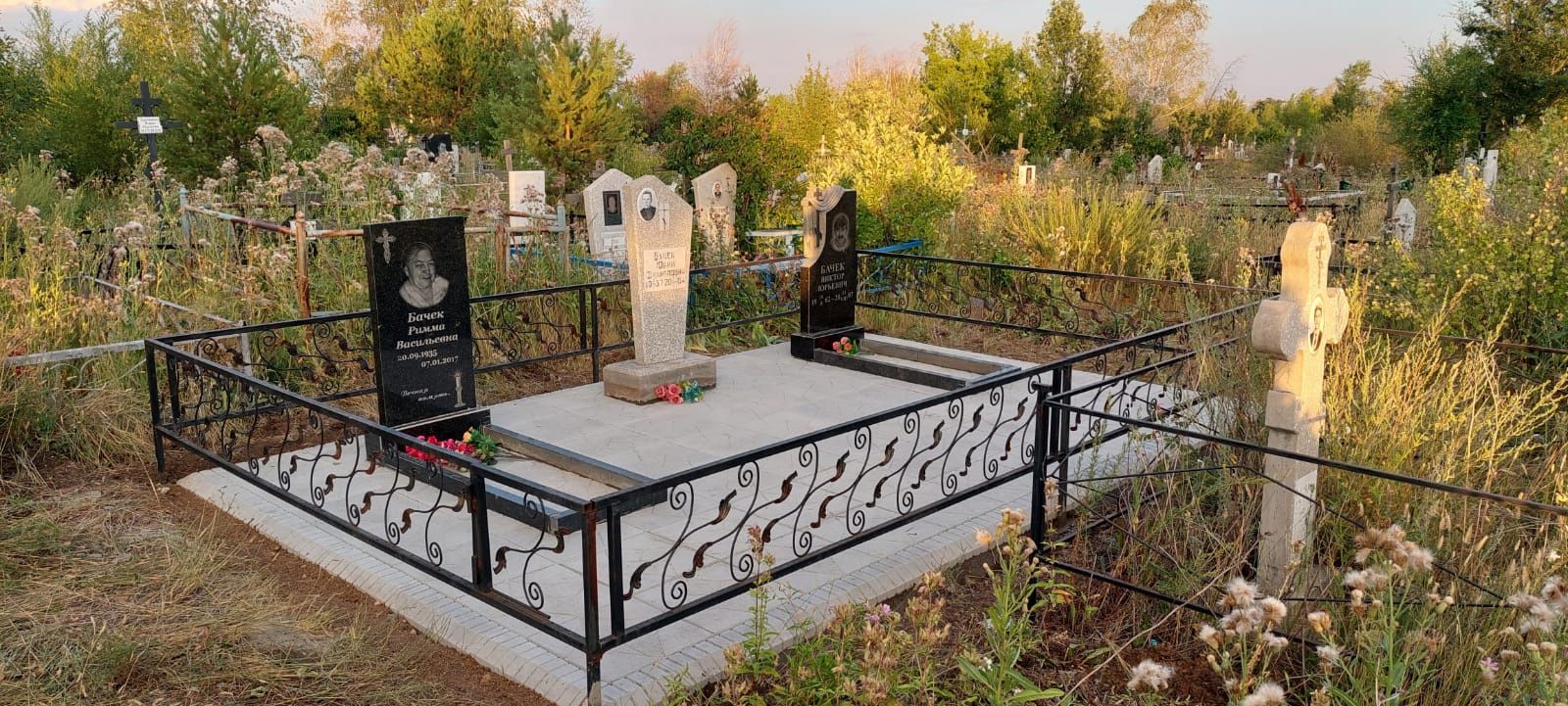 Облогораживание  могил  памятники  пришахтинск