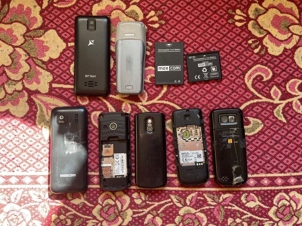 Vind lot telefoane sunt funcționale toate an afara 2 telefoane.necesiv
