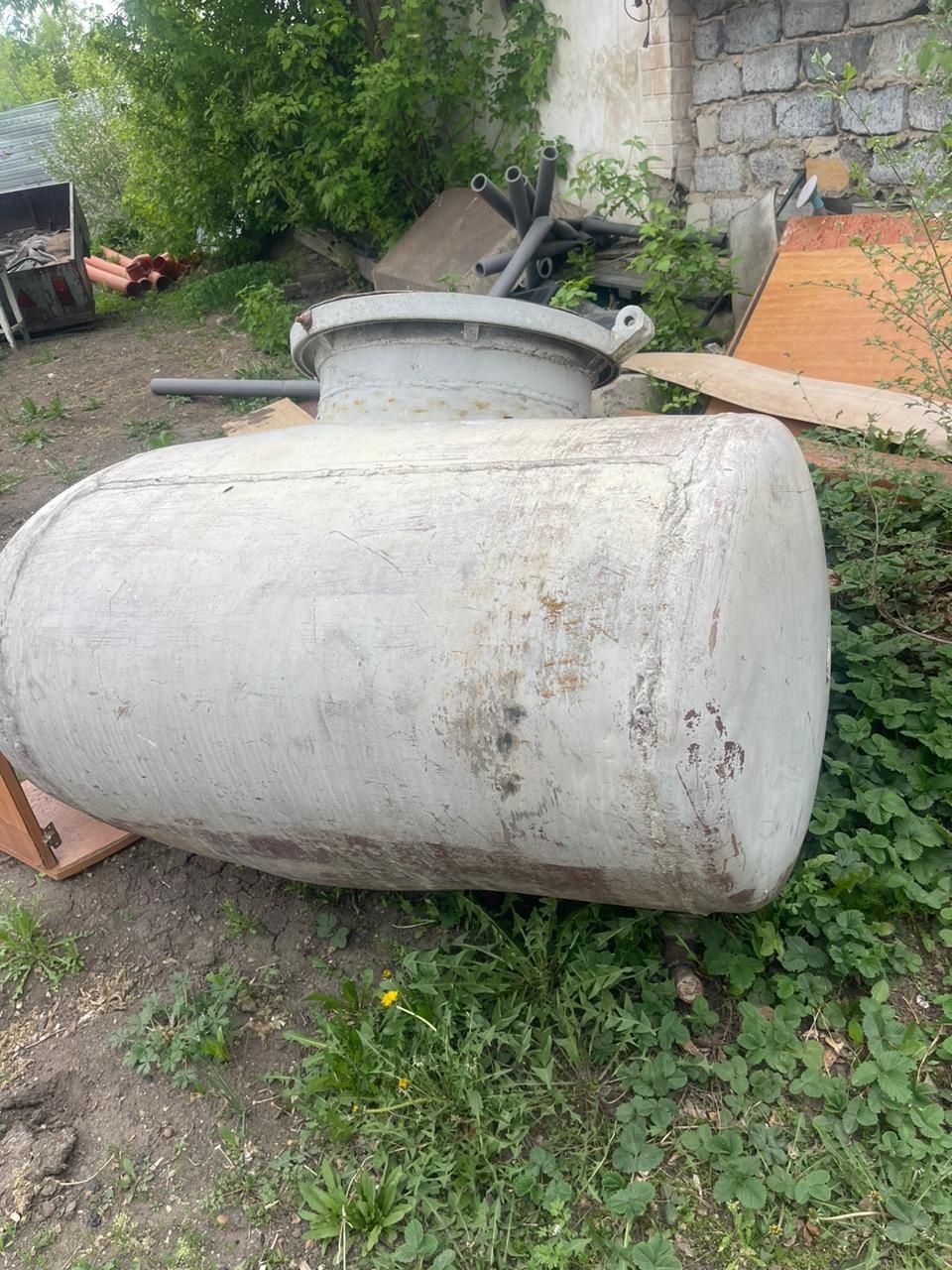 Продам алюминиевую цистерну 1 куб. Цена 80000 тенге.