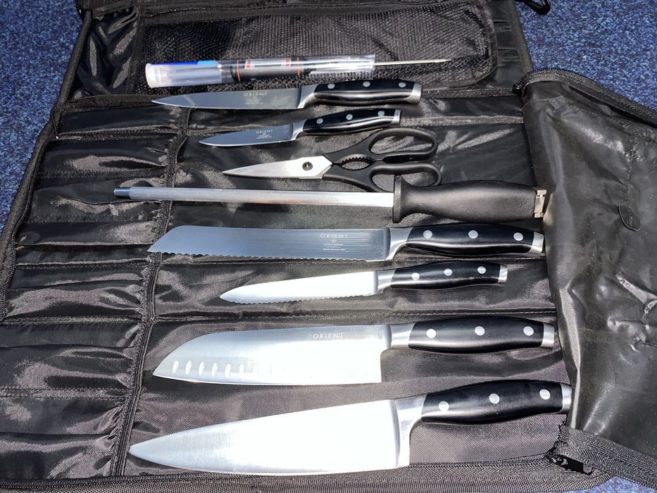 Set de bucătărie complet, în stare foarte bună.