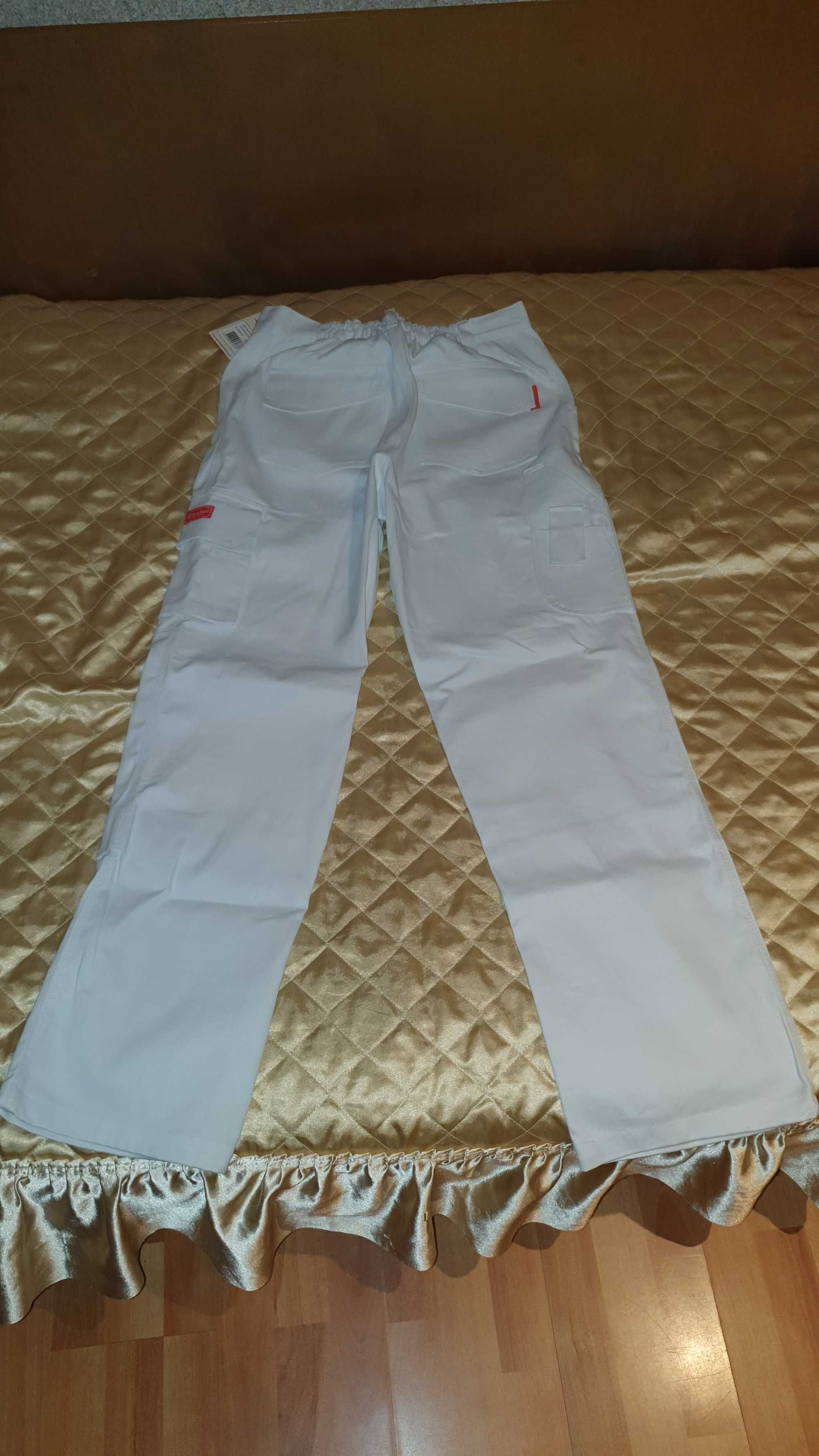 Продавам два модела мъжки бяли работни панталони