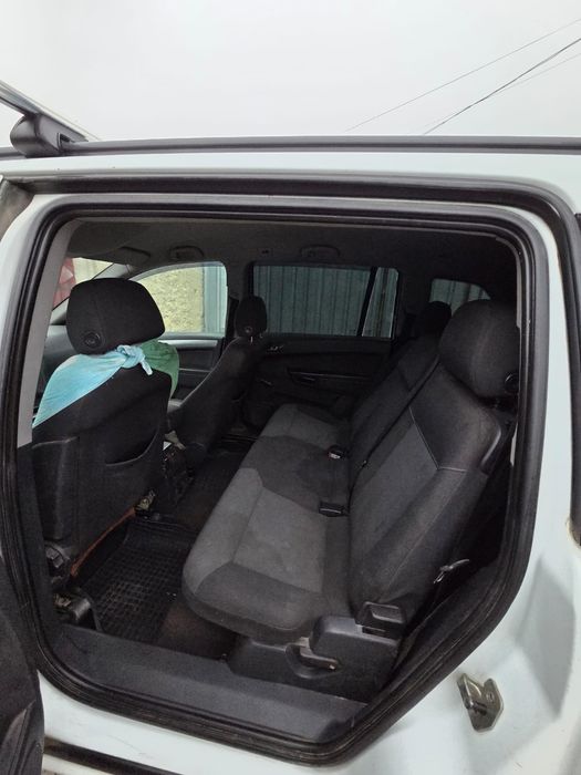 Vând Opel Zafira 1.9TDCI