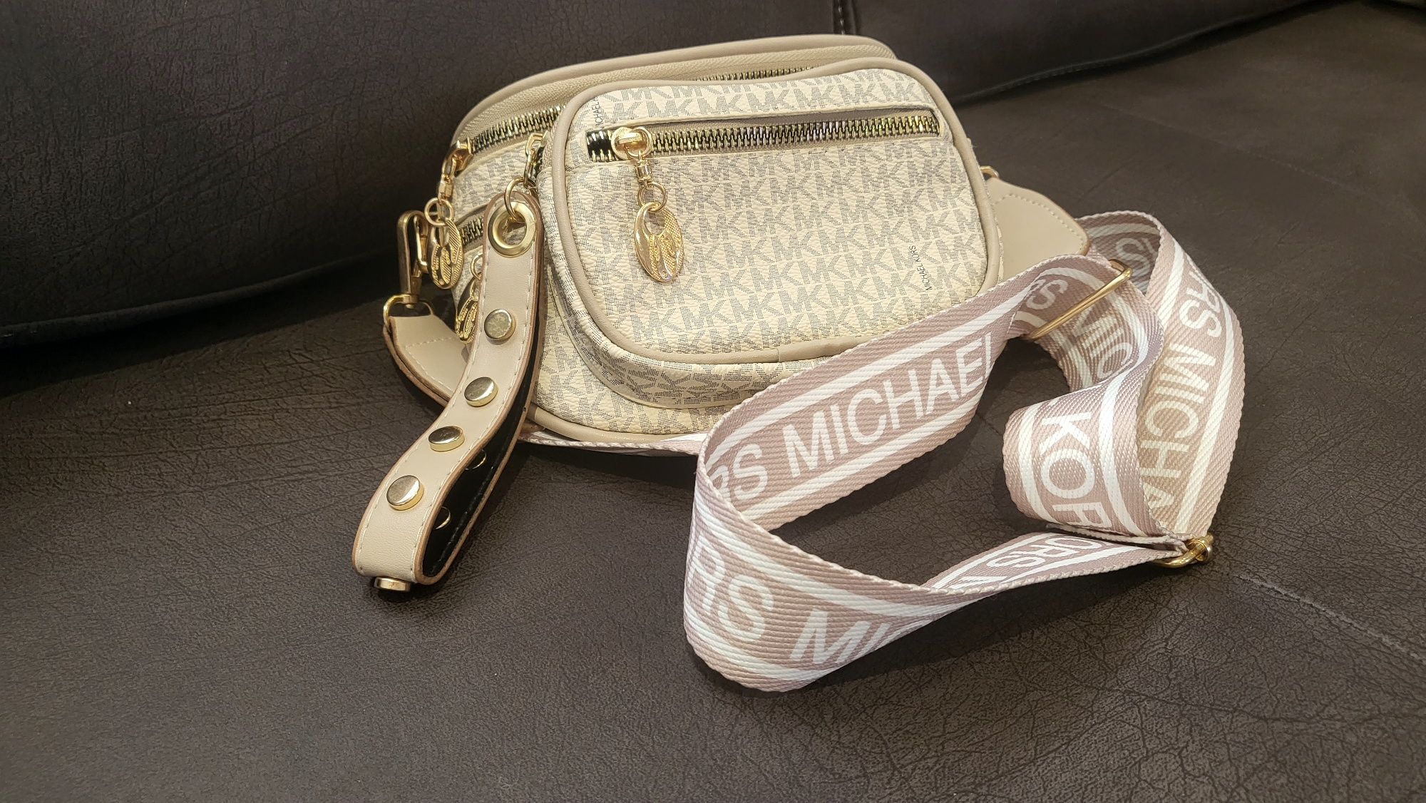 Guess, Karl, LV чанти и портмоне