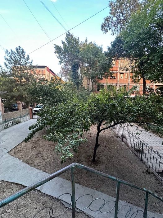 Продается 4 комнатная квартира ремонт Эльбек Попугайчики