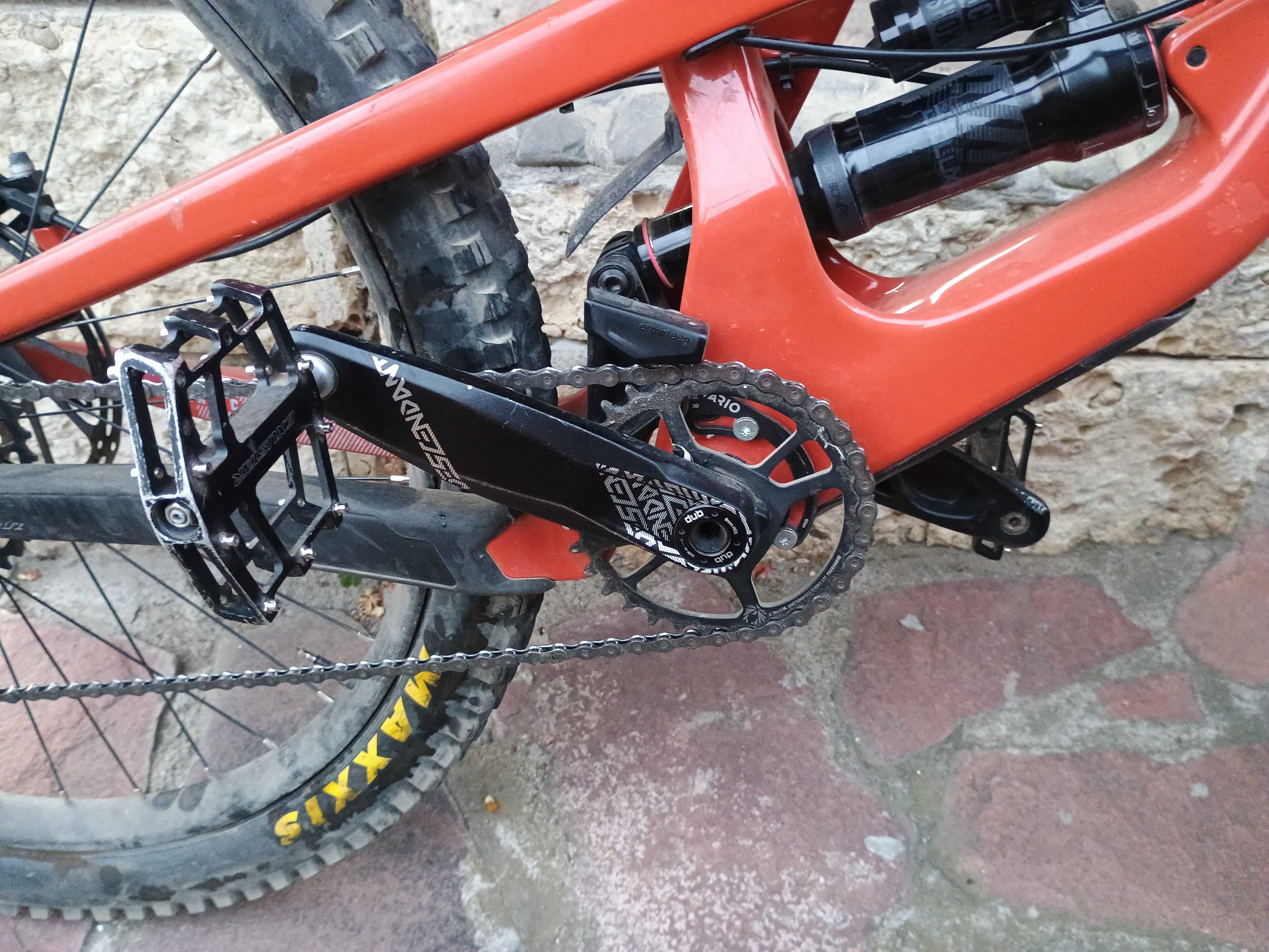 Santa Cruz nomad carbon