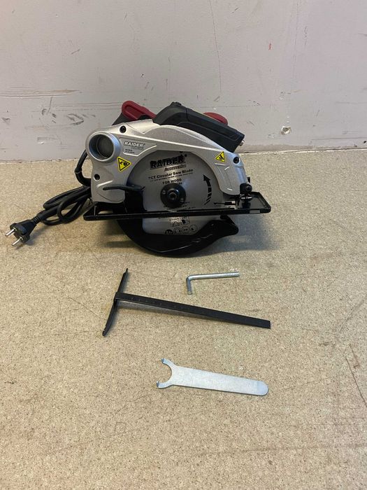 052106	Циркуляр ръчен ø185mm 1300W лазер RD-CS21