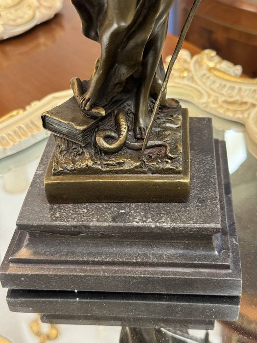 Statueta justitia din bronz masiv pe soclu de marmura