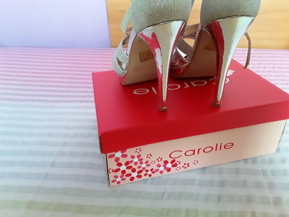 Vând Sandale Damă Elegante Mărimea 37  Italia