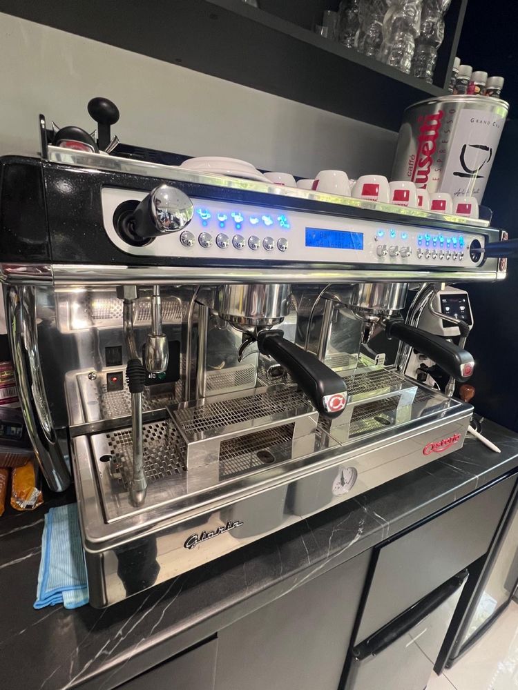 Vand sau schimb espressor profesional