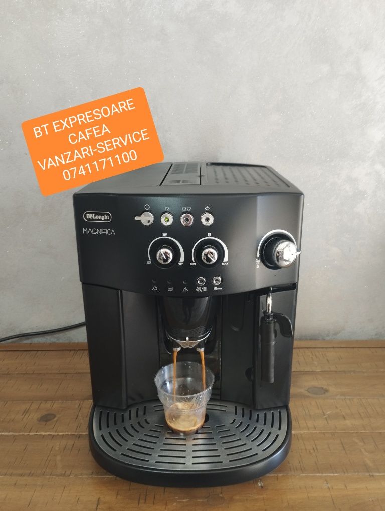 Aparat/espressor/Expresoare de cafea DeLonghi Magnifica ESAM 4000 B