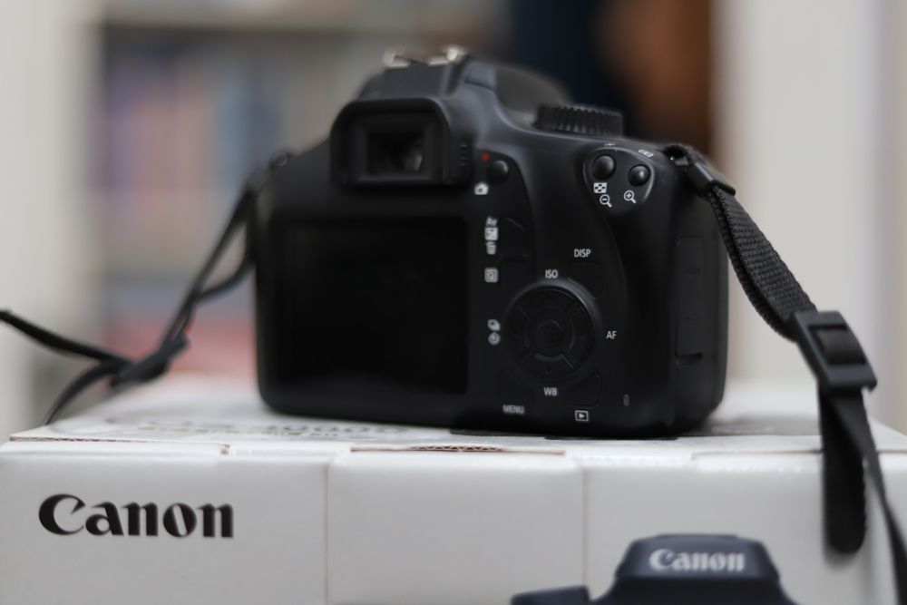 Aparat foto dslr Canon 4000d + obiectiv 18-55 kit