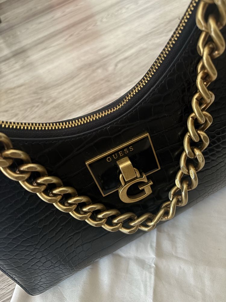 Кожена чанта Guess
