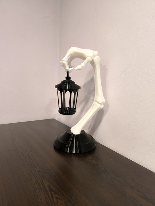 Декоративна скелетна ръка с фенер(3D принтирана)