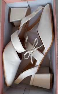Zapatos Pantofi dama albi 39EU