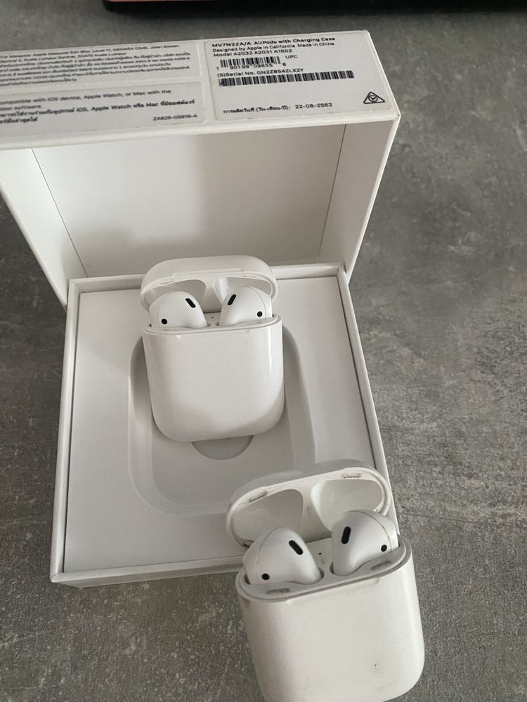 Продам AirPods 2 пары