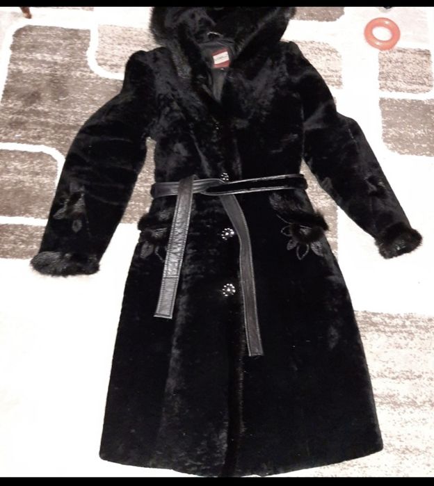 Цигейковая шуба.Очень теплая.