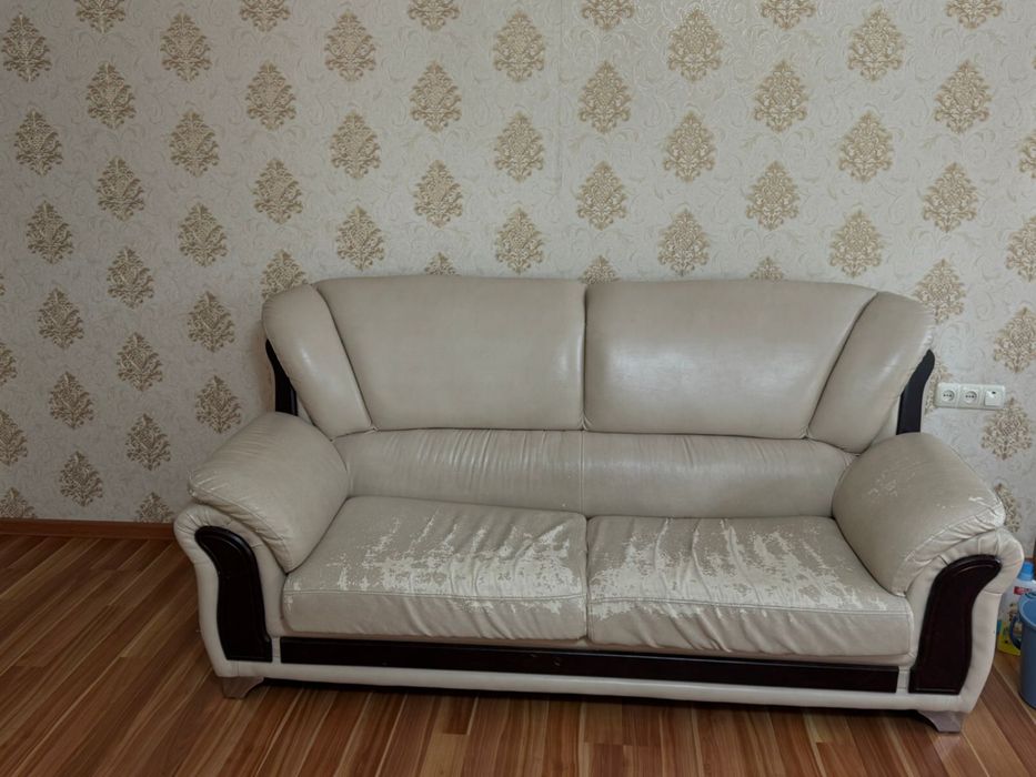 Продам диван и два кресла